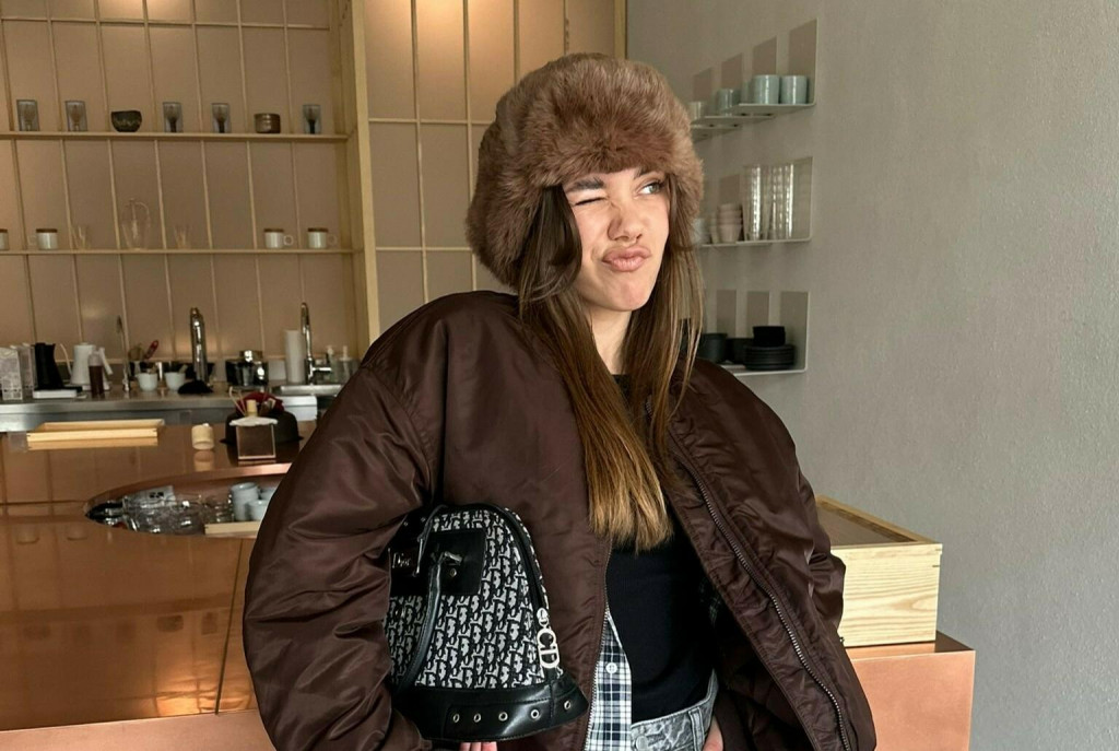 Liza je Bieloruska žijúca na Slovensku.