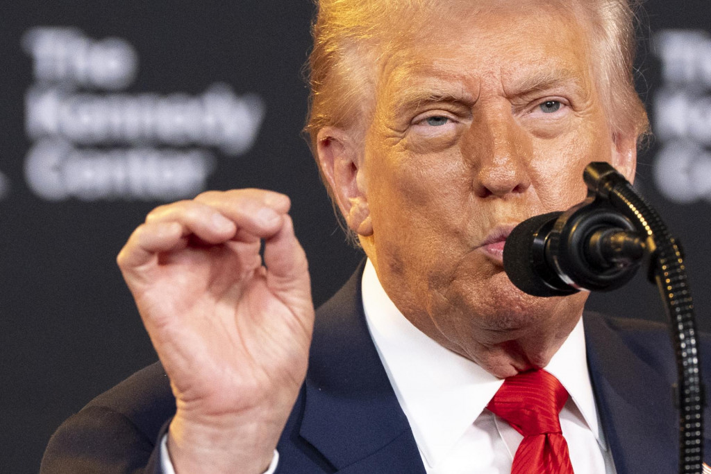 Americký prezident Donald Trump v noci na stredu 20. augusta 2025 naznačil, že sa nezúčastní na pripravovanom stretnutí ruského prezidenta Vladimira Putina a prezidenta Ukrajiny Volodymyra Zelenského. FOTO TASR/AP
