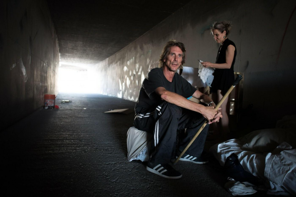 Steven vstúpil do tunelového systému pred 5 rokmi po dvoch obvineniach z držby drog. Jeho priateľka Kathryn sa k nemu pridala po neúspešnom pokuse o štúdium na kulinárskej škole