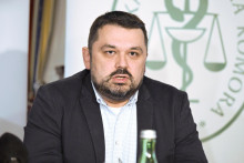 Prezident Slovenskej lekárnickej komory Ondrej Sukeľ približuje inovatívnu liečbu na Slovensku. FOTO: TASR/P. Neubauer