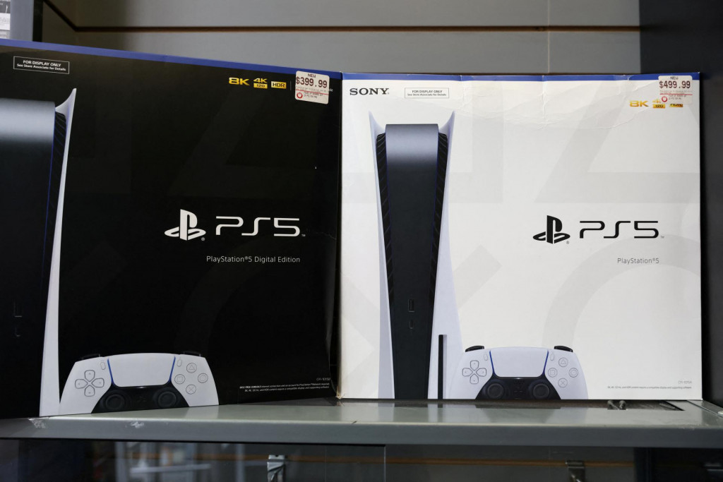 Odporúčaná cena všetkých verzií konzoly PlayStation 5 bude v USA od tohto týždňa vyššia o 50 dolárov. FOTO: REUTERS