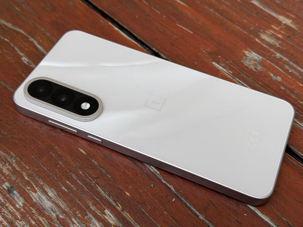 OnePlus Nord 5 prichádza na európske trhy s nižšou kapacitou batérie ako jeho čínska verzia.