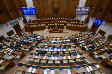 Od roku 2008 do súčasnosti boli platy v Národnej rade niekoľkokrát zmrazené. FOTO: TASR/J. Novák
