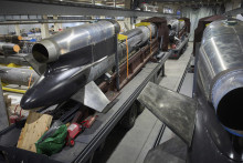 Rakety Flamingo v tajnej továrni Fire Point na Ukrajine. FOTO: TASR/AP