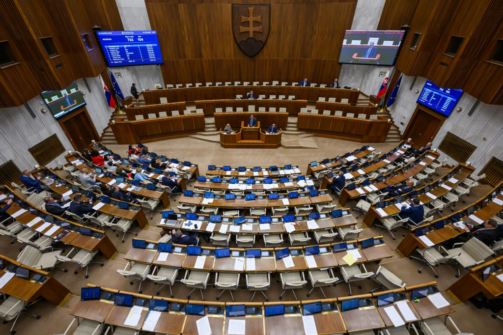 Od roku 2008 do súčasnosti boli platy v Národnej rade niekoľkokrát zmrazené. FOTO: TASR/J. Novák