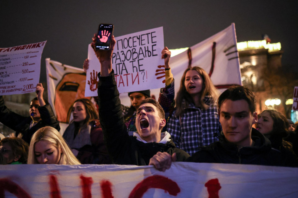 Protestuj&uacute;ci srbsk&iacute; &scaron;tudenti v decembri 2024. FOTO: Reuters