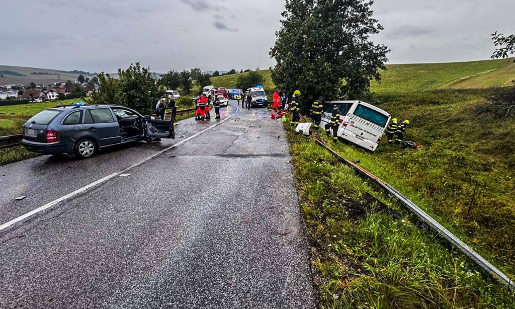 Dopravná nehoda na Spiši. FOTO: Facebook polície/Košický kraj
