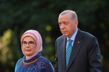 Turecký prezident Recep Tayyip Erdogan a prvá dáma Turecka Emine Erdoganová. FOTO: REUTERS