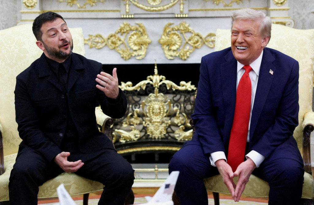 Ukrajinský prezident Volodymyr Zelenskyj a americký prezident Donald Trump na stretnutí v Bielom dome. FOTO: REUTERS