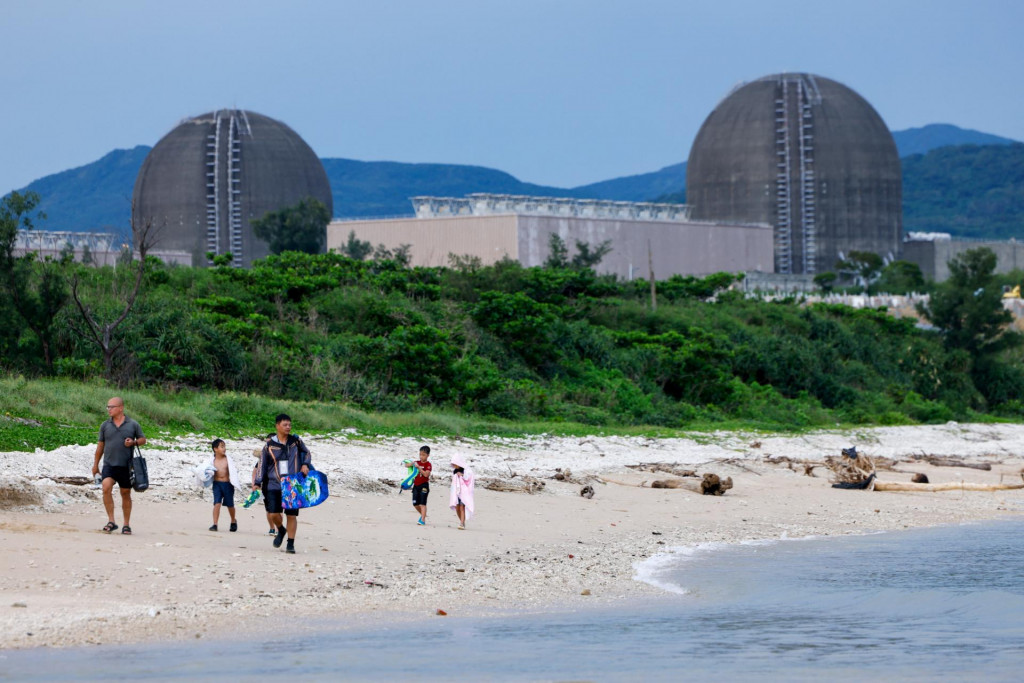 Za opätovné otvorenie elektrárne hlasovalo približne 4,3 milióna ľudí, čo je jednoznačná väčšina oproti 1,5 milióna, ktorí boli proti. FOTO: REUTERS