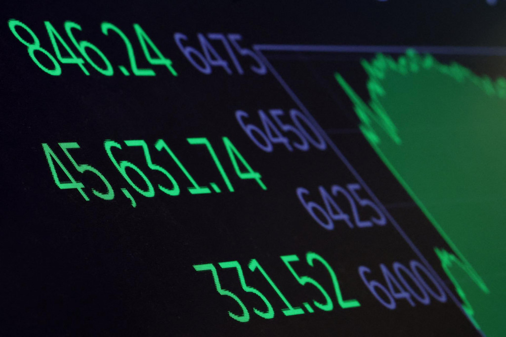 Akcie Nvidia vzrástli o 1,7 percenta a akcie Meta Platforms o viac ako dve percentá, akcie Alphabetu a Amazonu o viac ako tri percentá a akcie Tesly približne o šesť percent. FOTO: REUTERS