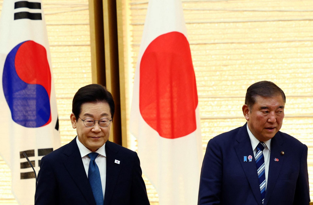 Japonský premiér Šigeru Išiba a juhokórejský prezident I Če Mjong. FOTO: REUTERS