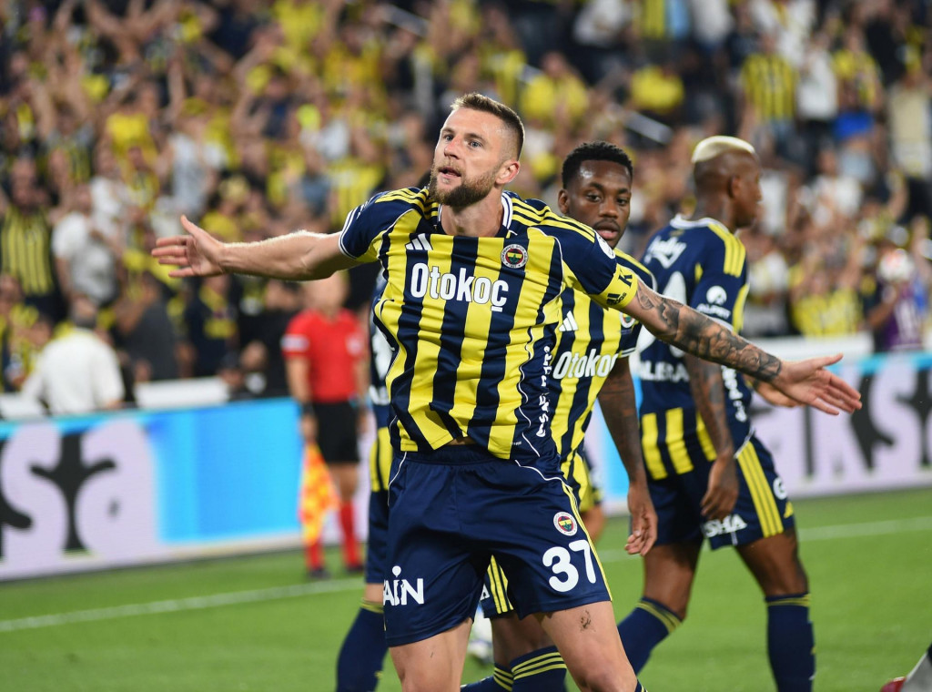 Náš stopér, ktorý viedol Fenerbahce v pozícii kapitána, gólovo udrel už v 5. minúte domáceho duelu proti Kocaelisporu. FOTO: Profimedia.sk