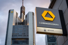 Na archívnej snímke logo nemeckej banky Commerzbank. FOTO: TASR/DPA