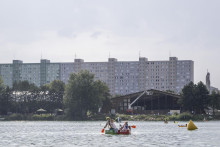 Pohľad na Petržalku pri jazere Draždiak. FOTO: TASR/Martin Baumann