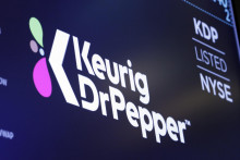 Na archívnej snímke logo spoločnosti Keurig Dr. Pepper. FOTO: TASR/AP