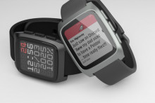 Po dlhých rokoch čakania, keď to vyzeralo, že je značka Pebble mŕtva, sa fanúšikovia dočkali príjemného prekvapenia. Pebble je späť a v plnej paráde, nástupca modelu Time navyše dorazí ešte tento rok. Hodinky opäť ponúknu skvelú výdrž, špeciálny softvér a unikátny displej, len zvyšok výbavy už tak neohromí.