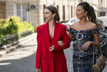 Nové zábery z piatej série Emily in Paris