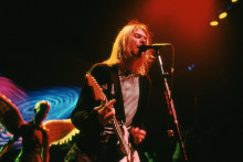 Kurt Cobain z Nirvany vystupuje na koncerte v novembri v roku 1993 v New Yorku. FOTO: Profimedia