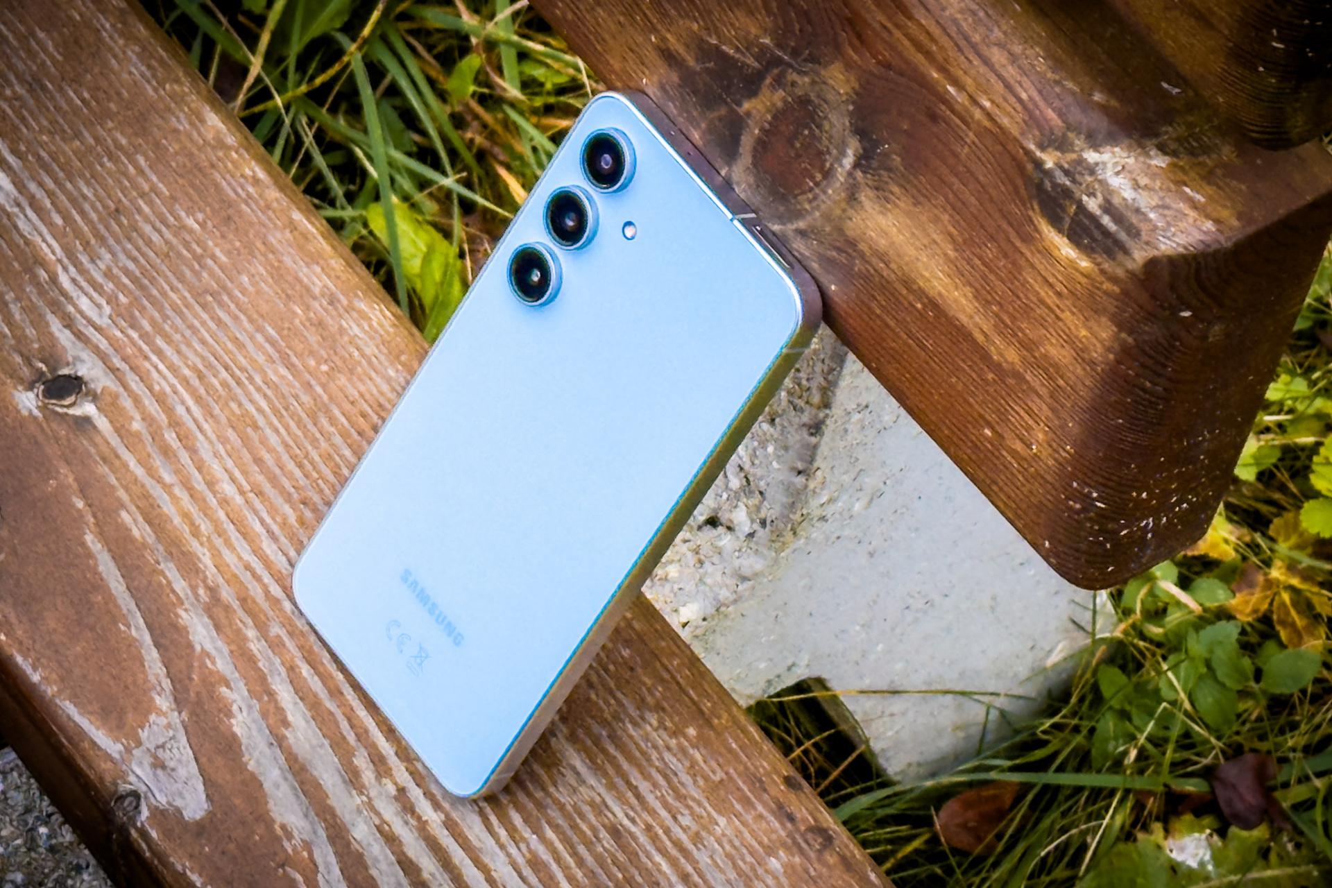 Samsung môže prekvapiť snáď už len cenou. Predajcovi unikli špecifikácie očakávaného Galaxy S25 FE