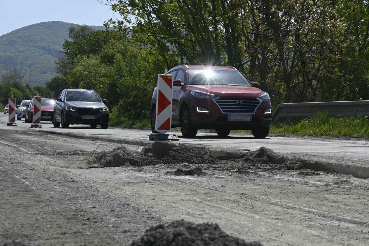 Štát zverejnil čísla, ktoré cesty sú u nás najhoršie. Najviac zlých kilometrov pribúda na juhozápade (prehľad)