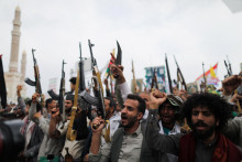 Na snímke podporovatelia húsíov demonštrujúci na znak solidarity s Palestínčami. FOTO: REUTERS