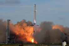 Desiaty skušobný let megarakety Starship spoločnosti SpaceX. FOTO: REUTERS