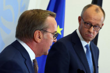 Nemecký kancelár Friedrich Merz a minister obrany Boris Pistorius. FOTO: Reuters