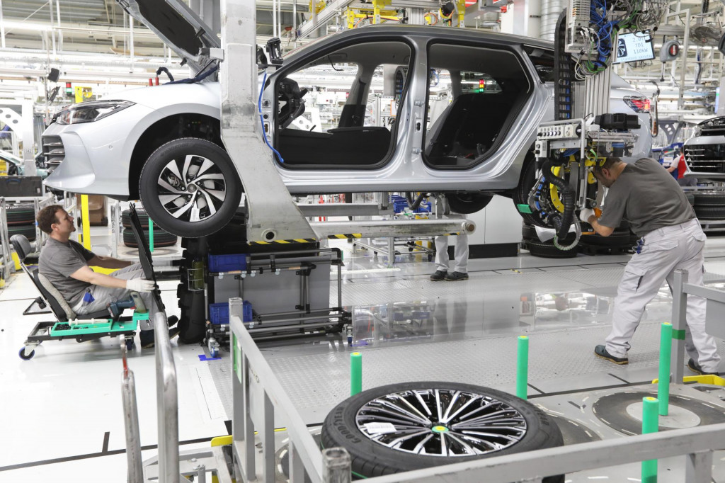 Zvýšenie produkcie očakávajú podnikatelia vo väčšine odvetví, najvýraznejšie však vo výrobe dopravných prostriedkov. FOTO: HN/Peter Mayer