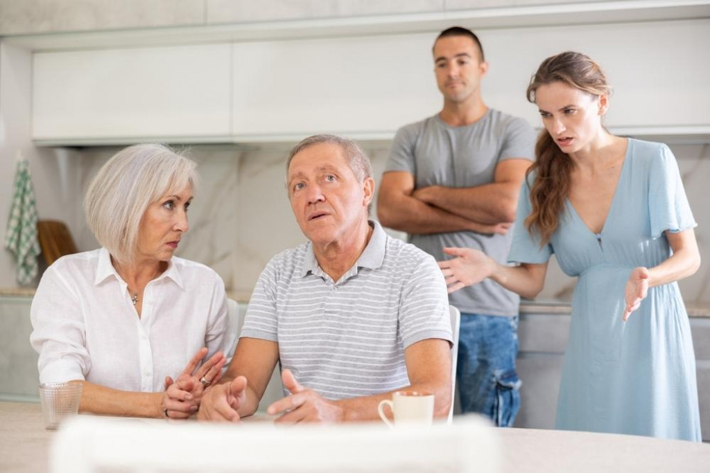 Vzťahy medzi rodičmi a partnerom sú niekedy veľmi náročné.