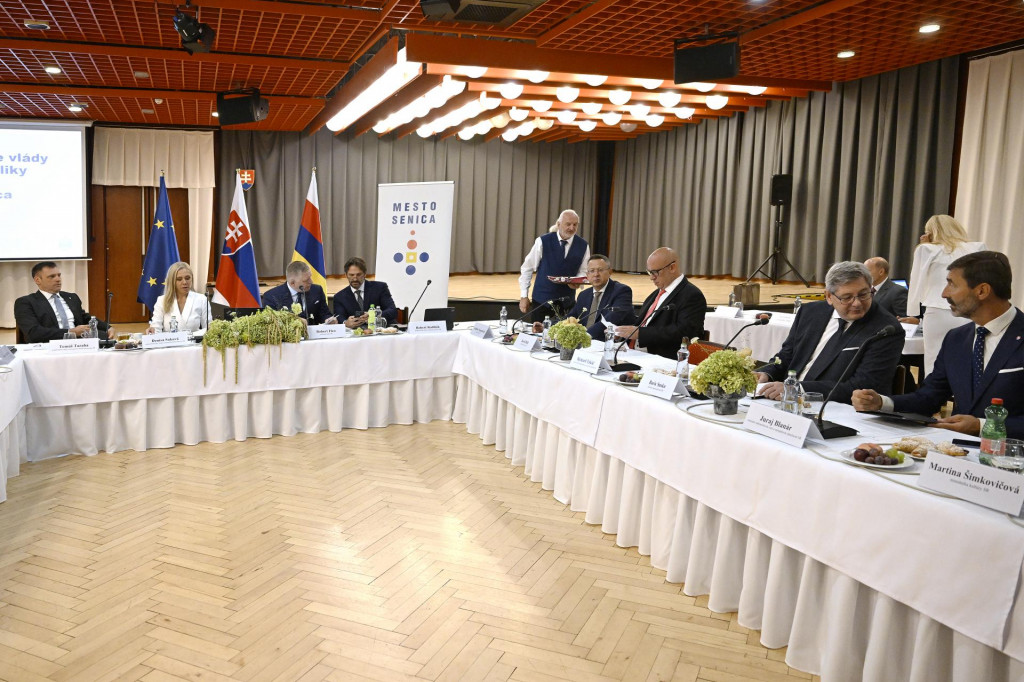 Snímka z výjazdového rokovania vlády v stredu 27. augusta 2025 v Senici. FOTO: TASR/Pavel Neubauer