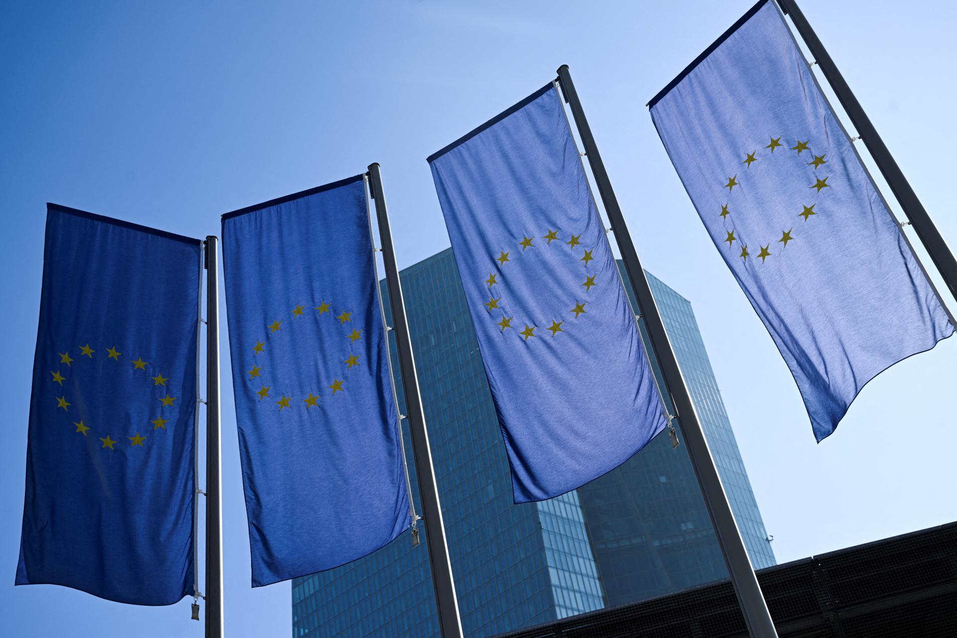 Dôvera v ekonomiku eurozóny klesla, nálada spotrebiteľov je najhoršia od jari