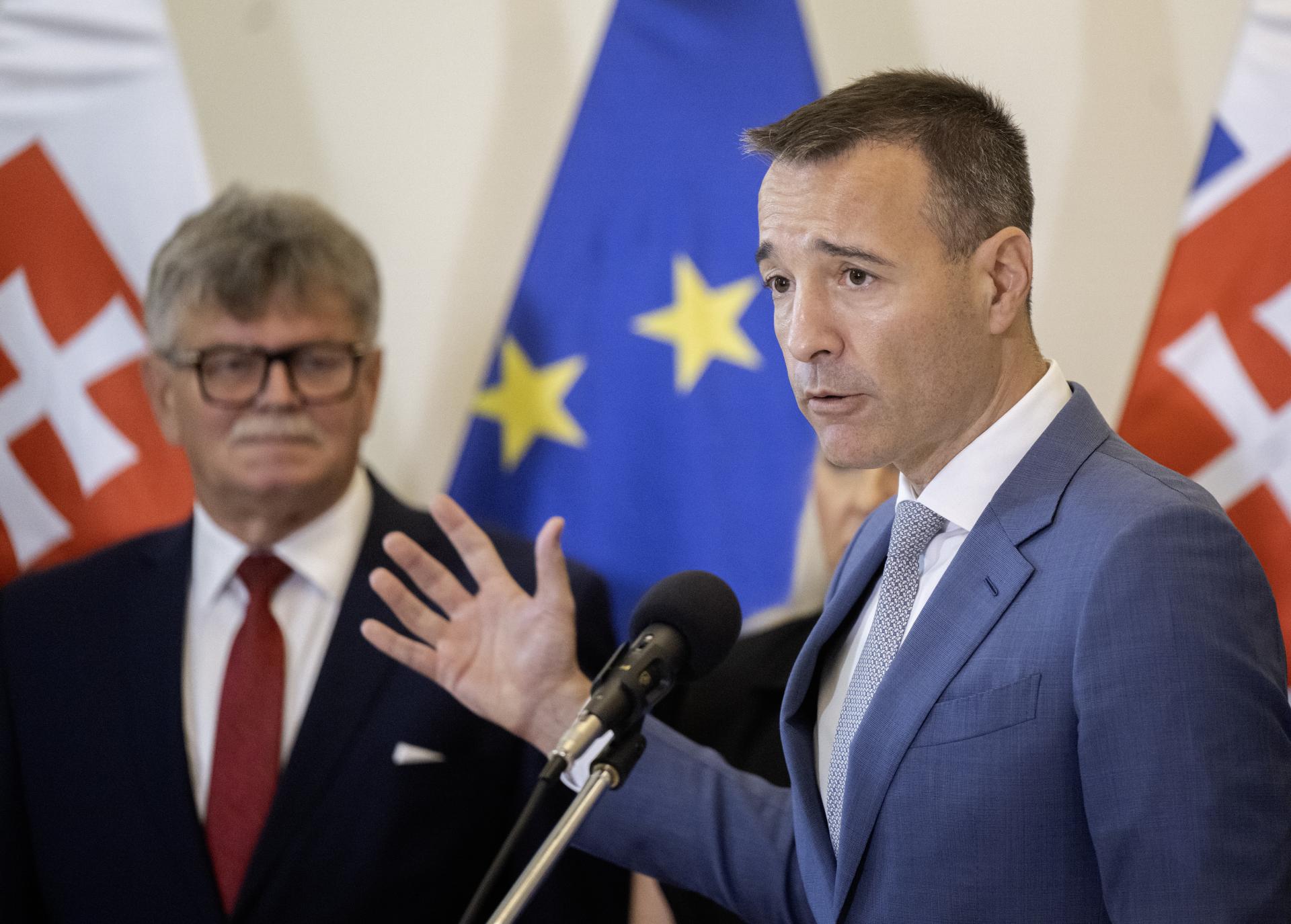 Nedostatok učiteľov sa nedá vyriešiť v krátkom čase. Musíme preto pridať, vraví Drucker