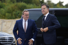 Generálny tajomník NATO Mark Rutte (vpravo) a nemecký minister obrany Boris Pistorius. FOTO: TASR/AP