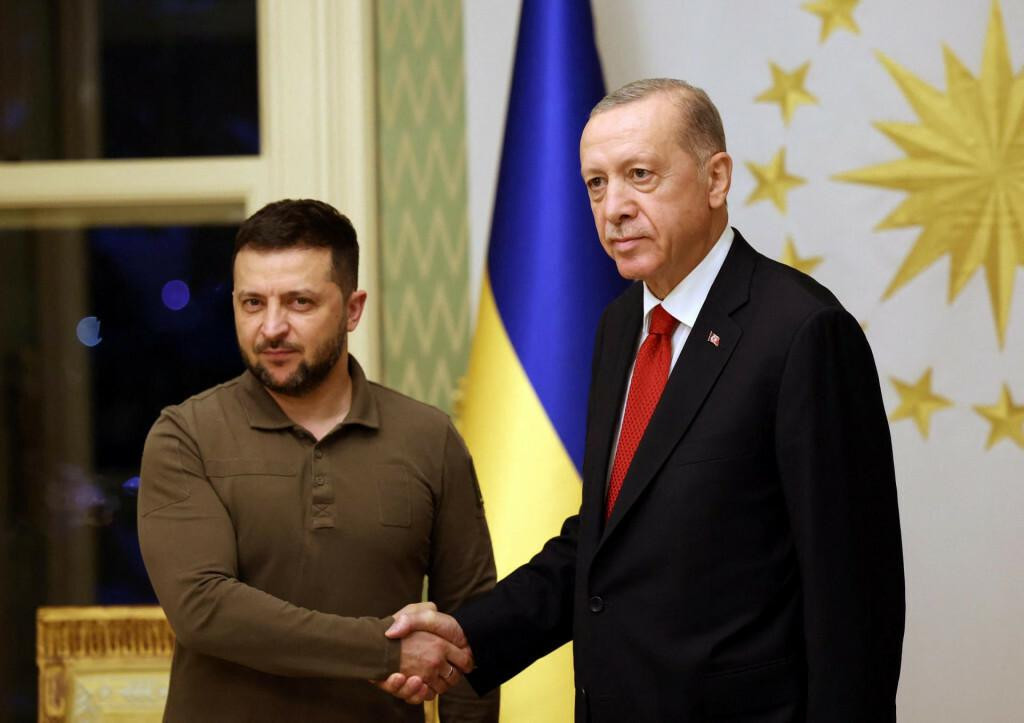 Ukrajinský prezident Volodymyr Zelenskyj a turecký prezident Recep Tayyip Erdogan. FOTO: Reuters