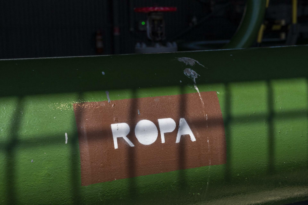 Vyústenie ropovodu Družba v rafinérii Slovnaft. FOTO: TASR/J. Novák FOTO: TASR