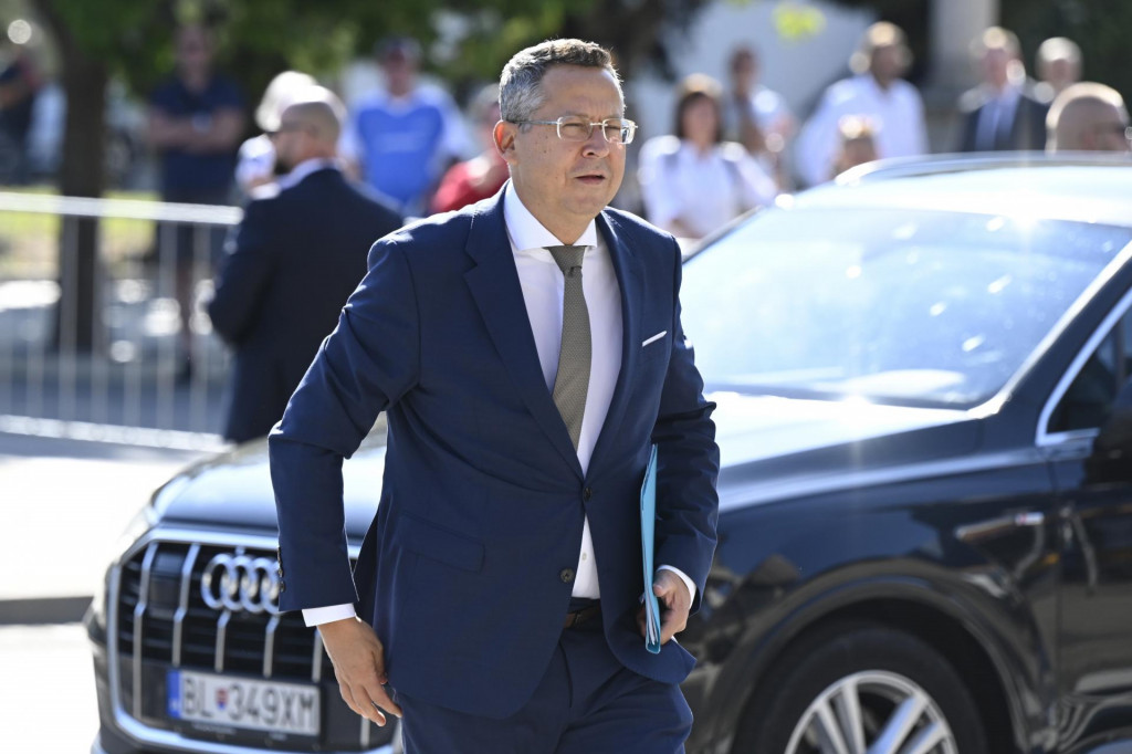 Na snímke minister financií Ladislav Kamenický (Smer-SD). FOTO: TASR/Pavel Neubauer