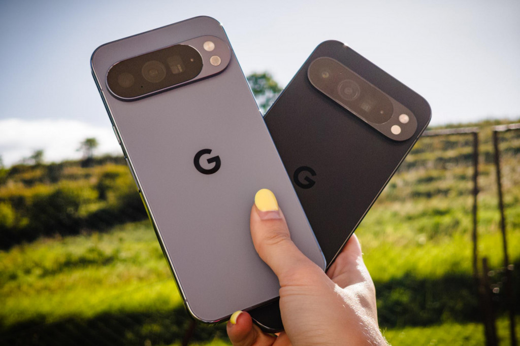 Pixel 10 Pro XL (sivý) a Pixel 9 Pro XL (čierny) sú dva najaktuálnejšie vlajkové smartfóny technologického giganta Google.