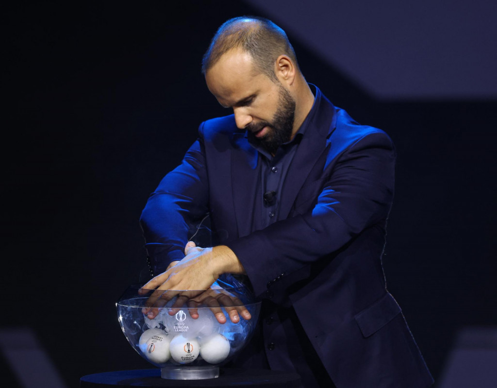 Na snímke žrebovanie Konferenčnej ligy v Monacu. FOTO: REUTERS
