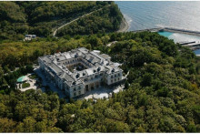 Luxusná vila na pobreží Čierneho mora, ktoré podľa zistení opozičného politika Alexeja Navaľného patrí ruskému prezidentovi Vladimirovi Putinovi (20. januára 2021) FOTO: Blog Alexeja Navaľného