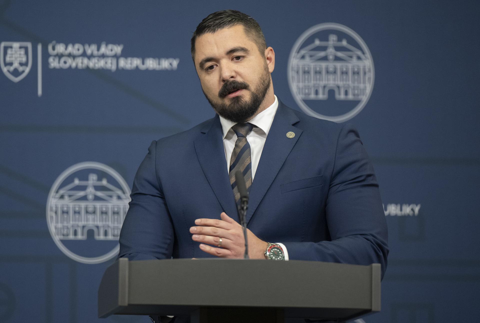 Havarované auto je registrované na firmu, reaguje Gašpar na PS. Podiel v nej priznal