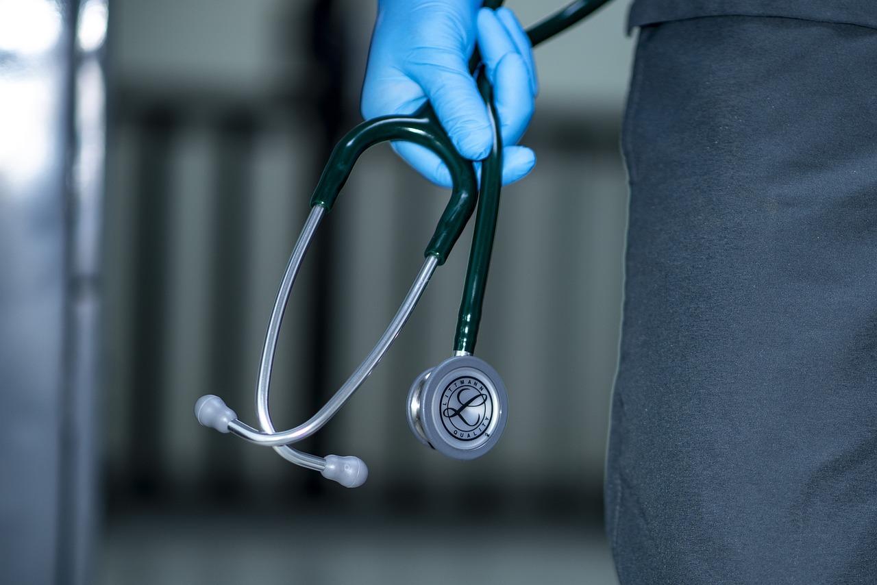 Stetoskop s AI dokáže za pár sekúnd odhaliť závažné srdcové ochorenia. Vedci hovoria o prelome