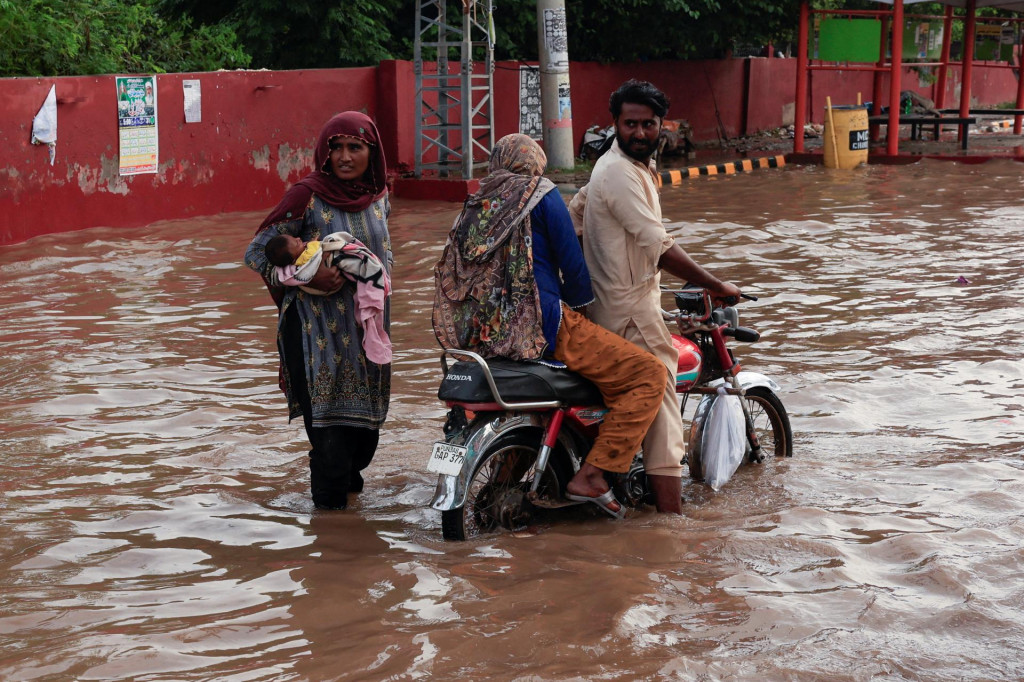 Záplavy v Pakistane. FOTO: Reutes