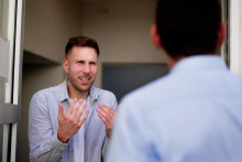 V susedských vzťahoch je potrebné vzájomne sa rešpektovať a snažiť sa nájsť nejaký kompromis.