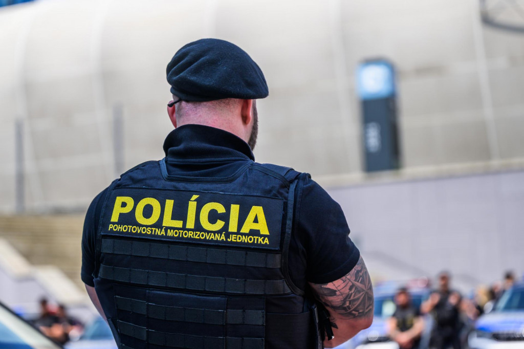 Príslušník polície SR. FOTO: TASR/Jaroslav Novák