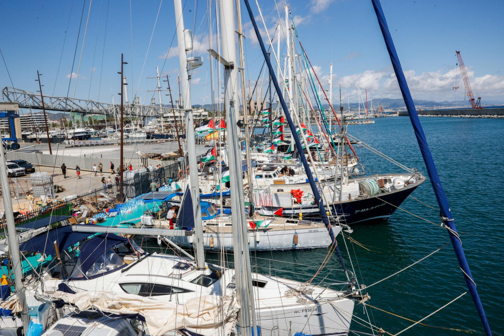 Na snímke flotila lodí v Barcelone, ktorá smeruje do Gazy. FOTO: REUTERS