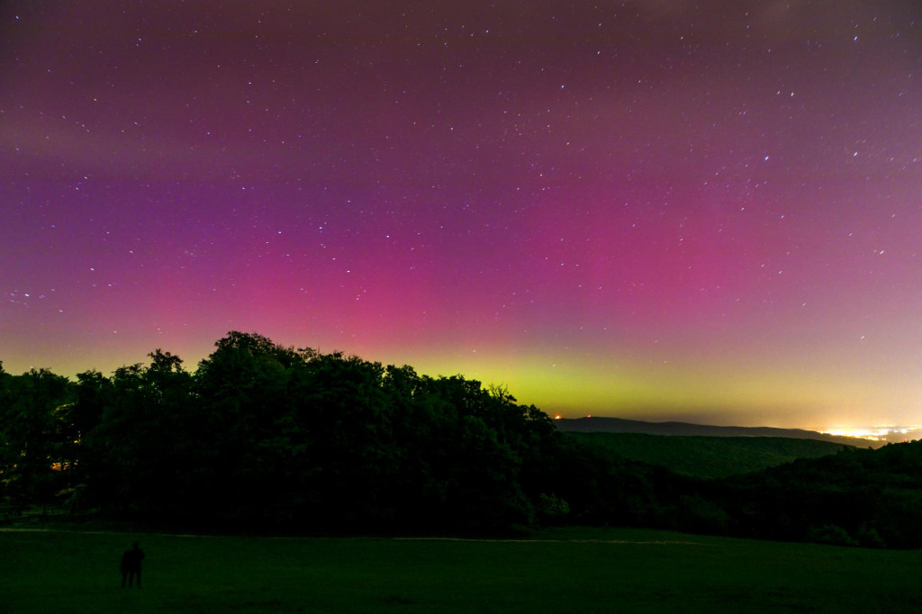 Polárna žiara na bratislavskej Kolibe 10. mája 2024. FOTO: TASR/Dano Veselský