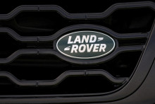 Automobilka JLR je ďalšou z veľkých britských spoločností, ktoré v posledných mesiacoch zasiahol kybernetický útok. FOTO: REUTERS