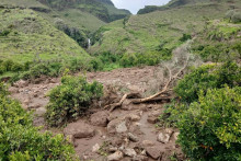 Oblasť poškodená po zosuve pôdy, ktorý zničil dedinu Tersin v pohorí Marra v Sudáne.FOTO: Reuters/ Sudánske oslobodzovacie hnutie/armáda