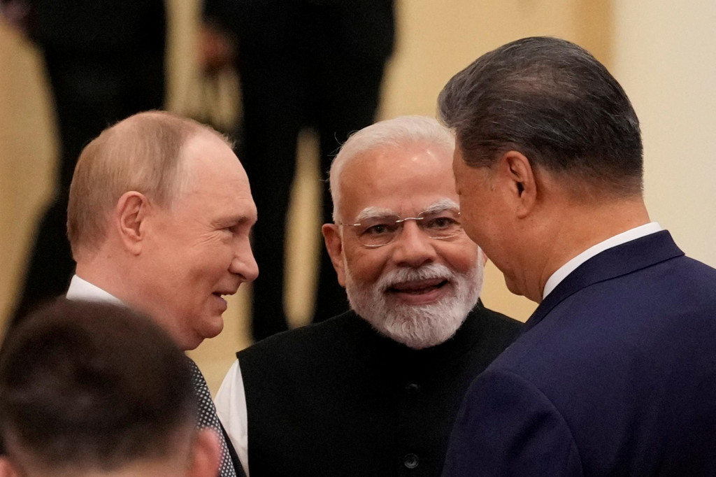 Indick&yacute; premi&eacute;r Narendra Modi rokoval s rusk&yacute;m prezidentom Vladimirom Putinom a č&iacute;nskym prezidentom Si Ťin-pchingom. FOTO: Reuters